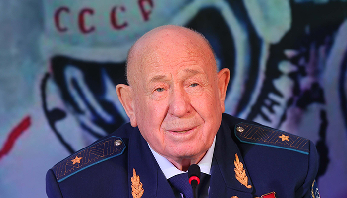 Леонов-первый и китайский выход в открытый космос